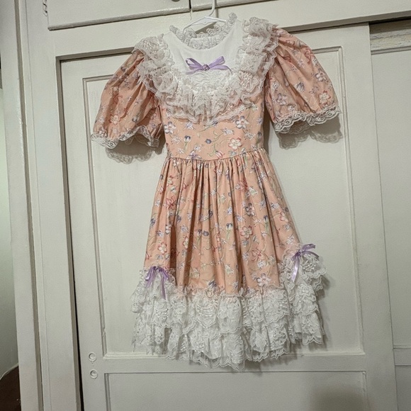 Vintage Elegant Peach Floral Kids Dress with Lace Details Dresses Vintage Elegant Peach Floral Kids Dress with Lace Details Dresses